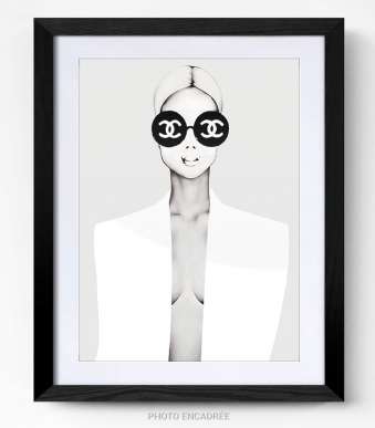 Tableau lunettes femme Chanel cadre photo